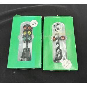 HO-N-O Scale Model Railroad Cantilever Grade Crossing Signals Set Of 2 -S1B